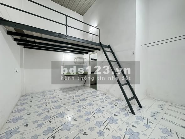 Phòng trọ gác cao 2m, 74 Phan Văn Hớn, Q12 - Giá 2.8 triệu
