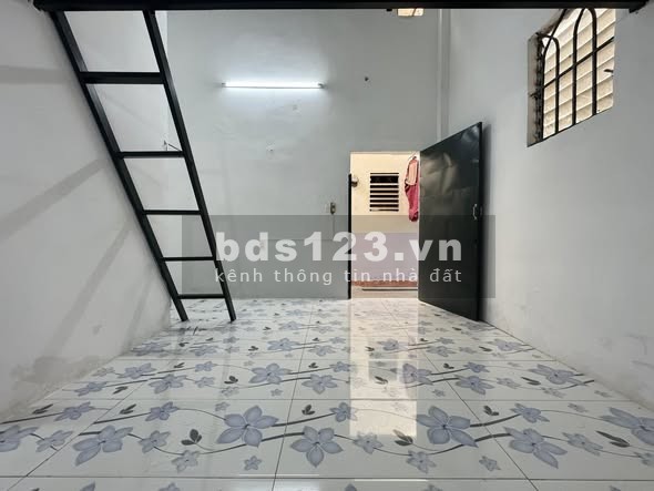 Phòng trọ gác cao 2m, 74 Phan Văn Hớn, Q12 - Giá 2.8 triệu