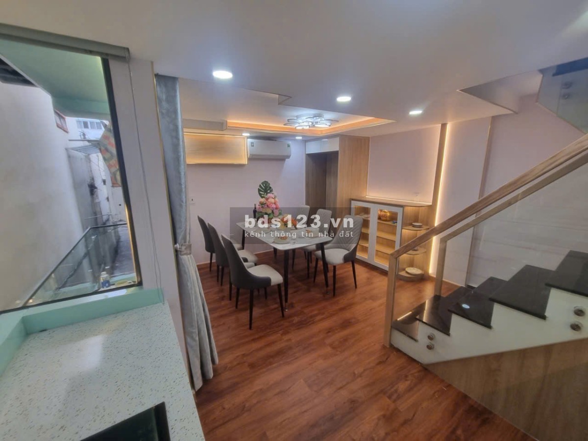 Chỉ 5 tỷ mua được căn nhà ngay trung tâm 126A/1 Nguyễn Cư Trinh Q1