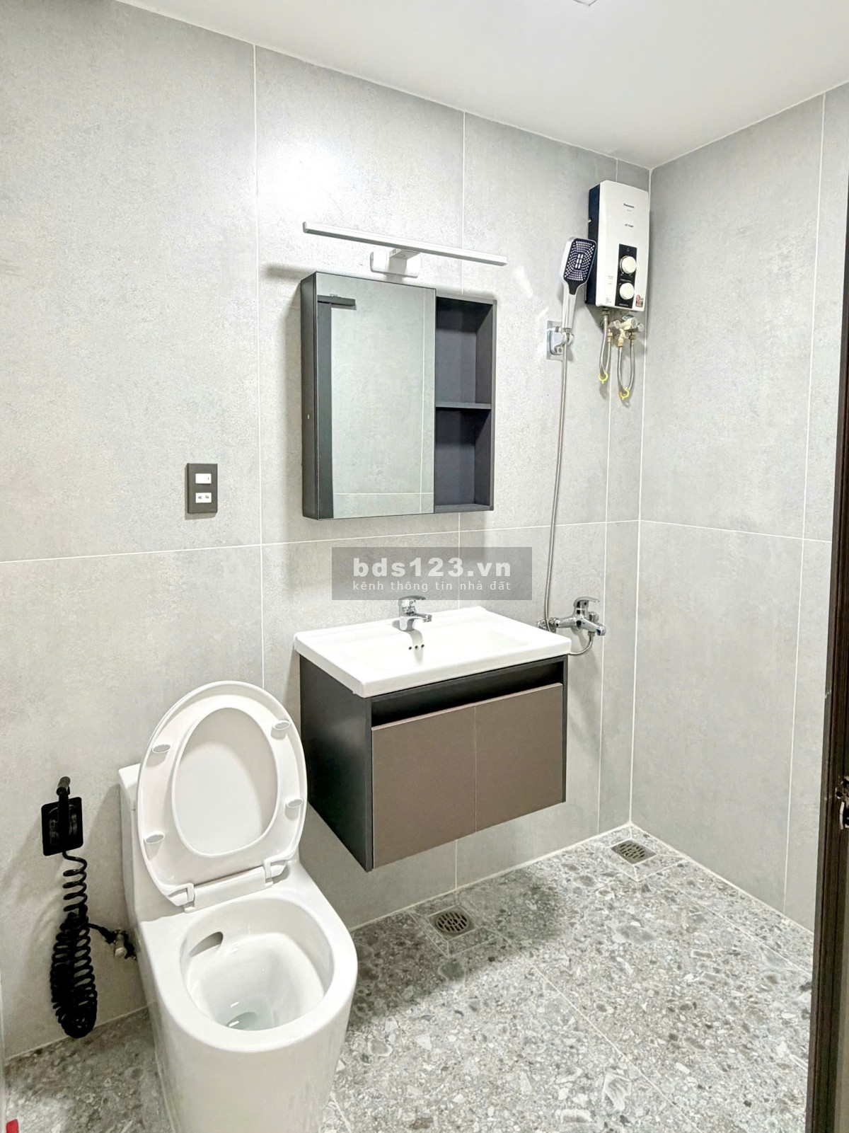 Căn góc 83m2 Hoàng Kim Thế Gia sổ hồng sẵn, nhà mới, nội thất, thanh toán 950tr ở ngay