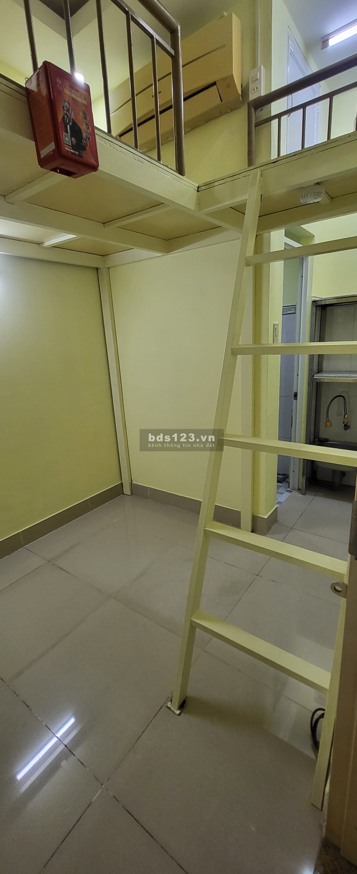 Phòng 1 người, máy lạnh, gác, cửa sổ, an toàn PCCC, tiện…