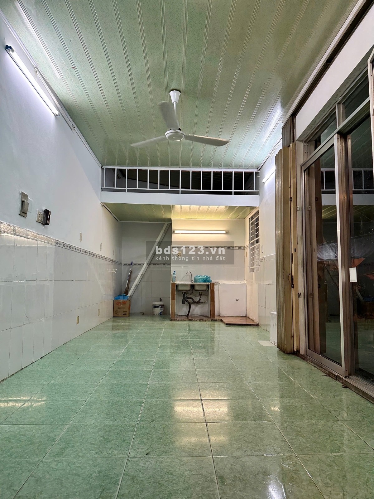 Ngã tư, 2 mặt tiền, 30m2, mặt bằng kinh doanh