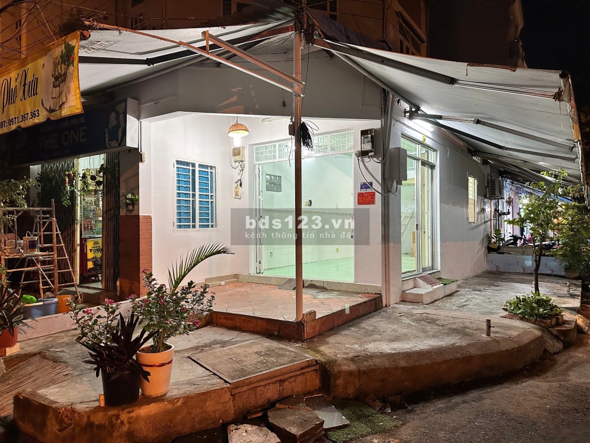 Ngã tư, 2 mặt tiền, 30m2, mặt bằng kinh doanh