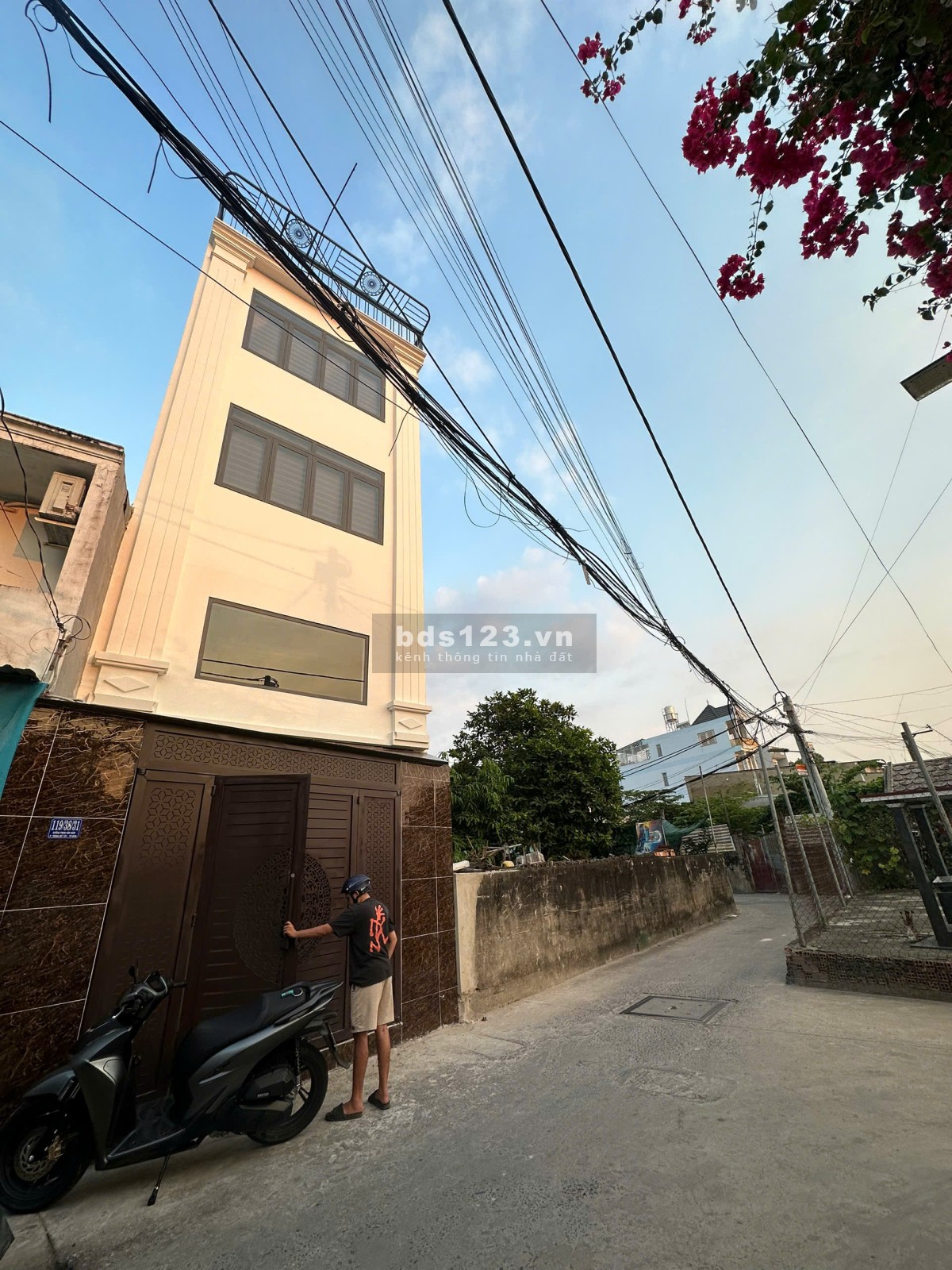 Bán nhà xây mới trang bị full nội thất 100% vào ở ngay, gần…