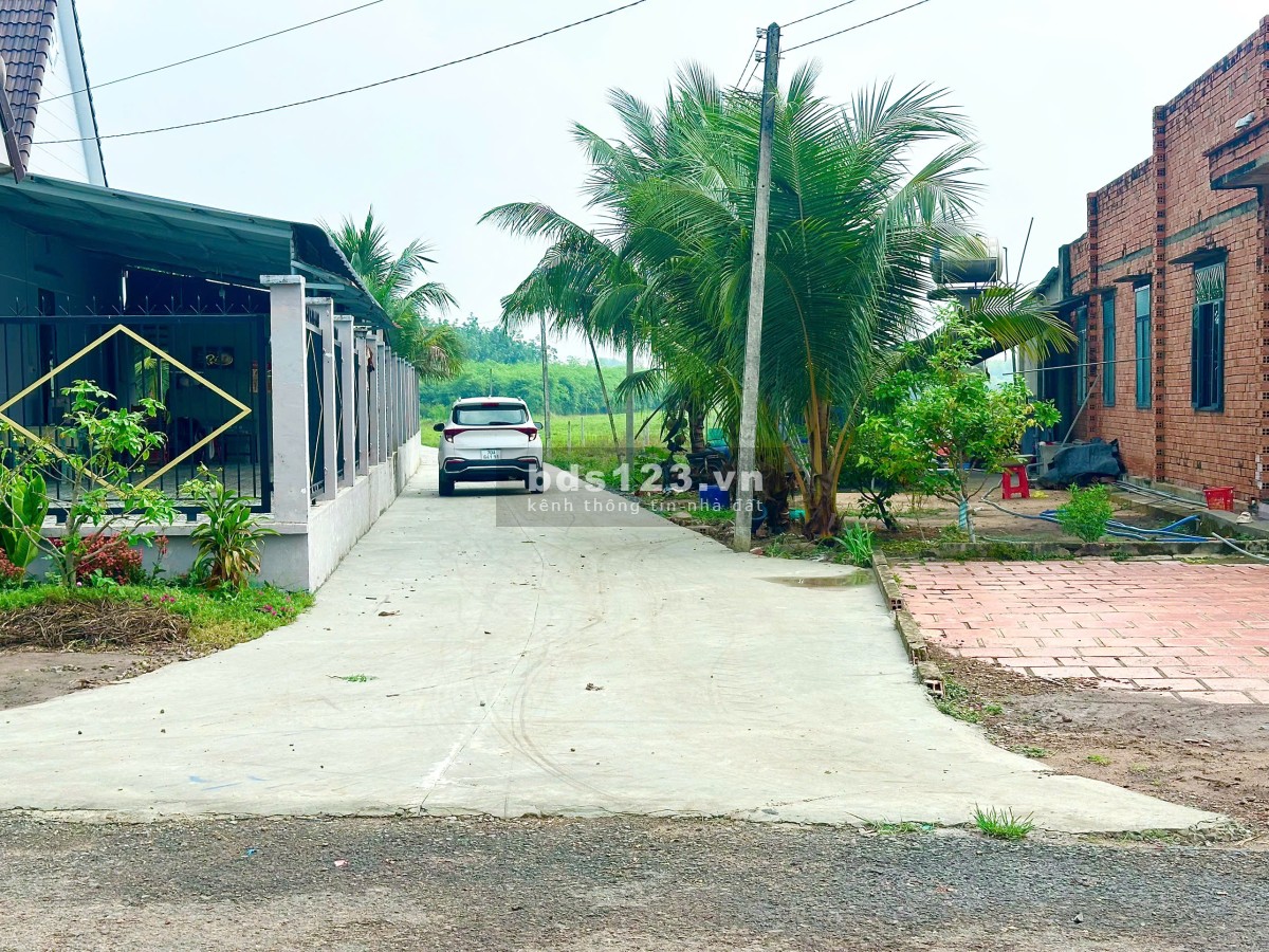 Cơ hội tốt cho NĐT. Đất full thổ tại Lộc Ninh, qua TP.HCM 10km