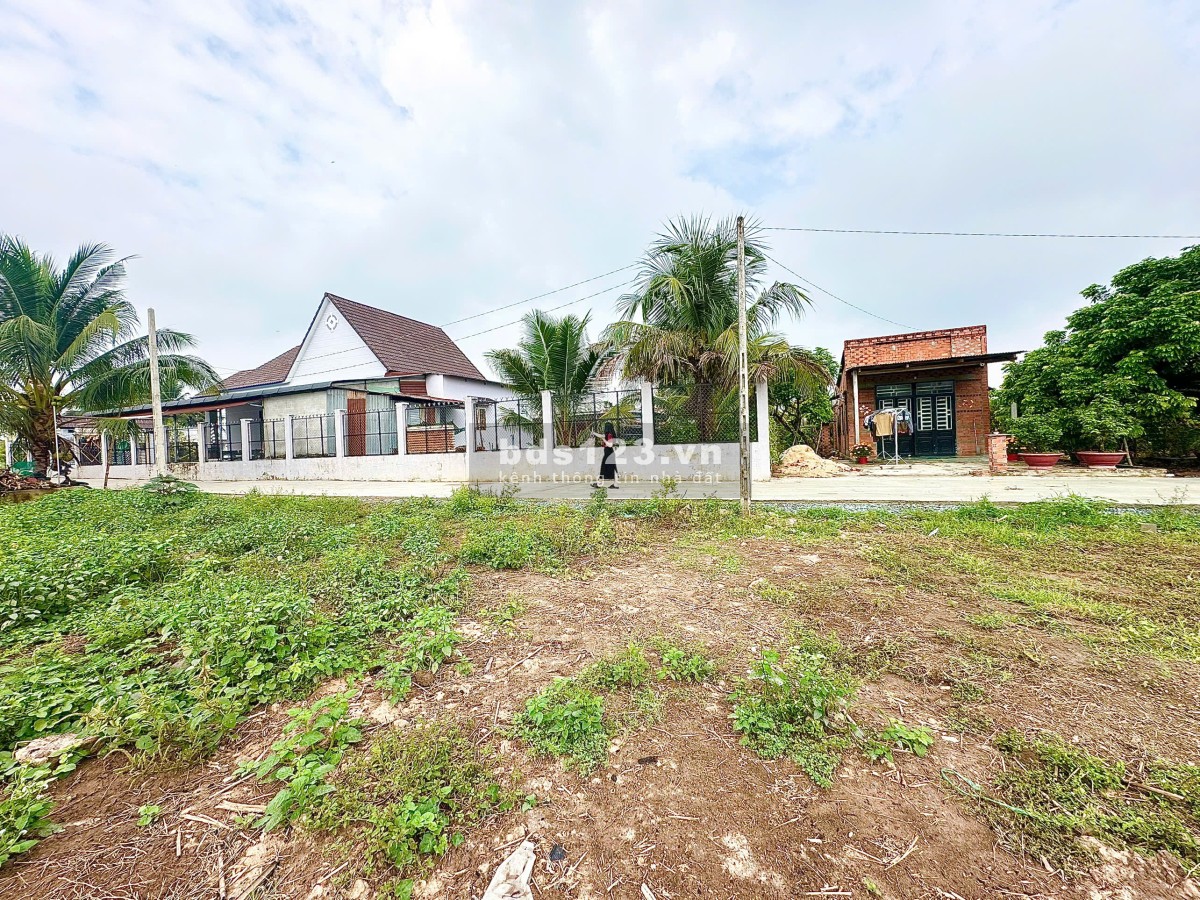 Cơ hội tốt cho NĐT. Đất full thổ tại Lộc Ninh, qua TP.HCM 10km