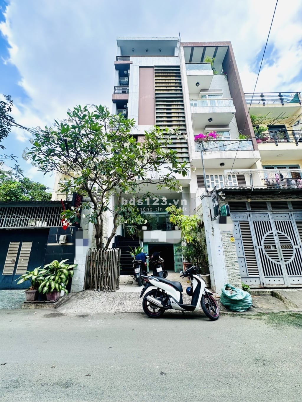 Nhà hẻm 6m Nguyễn Kiệm, 5 Tầng, thang máy - gần Sân bay TSN.