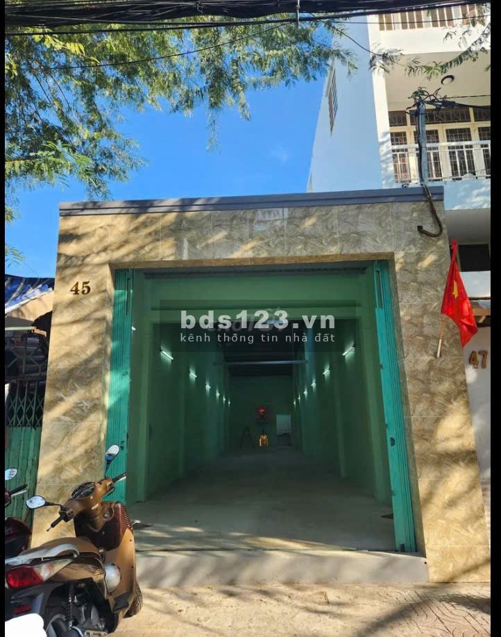 Cho thuê kho 135m2 mặt tiền Tùng Thiện Vương P11 Q8