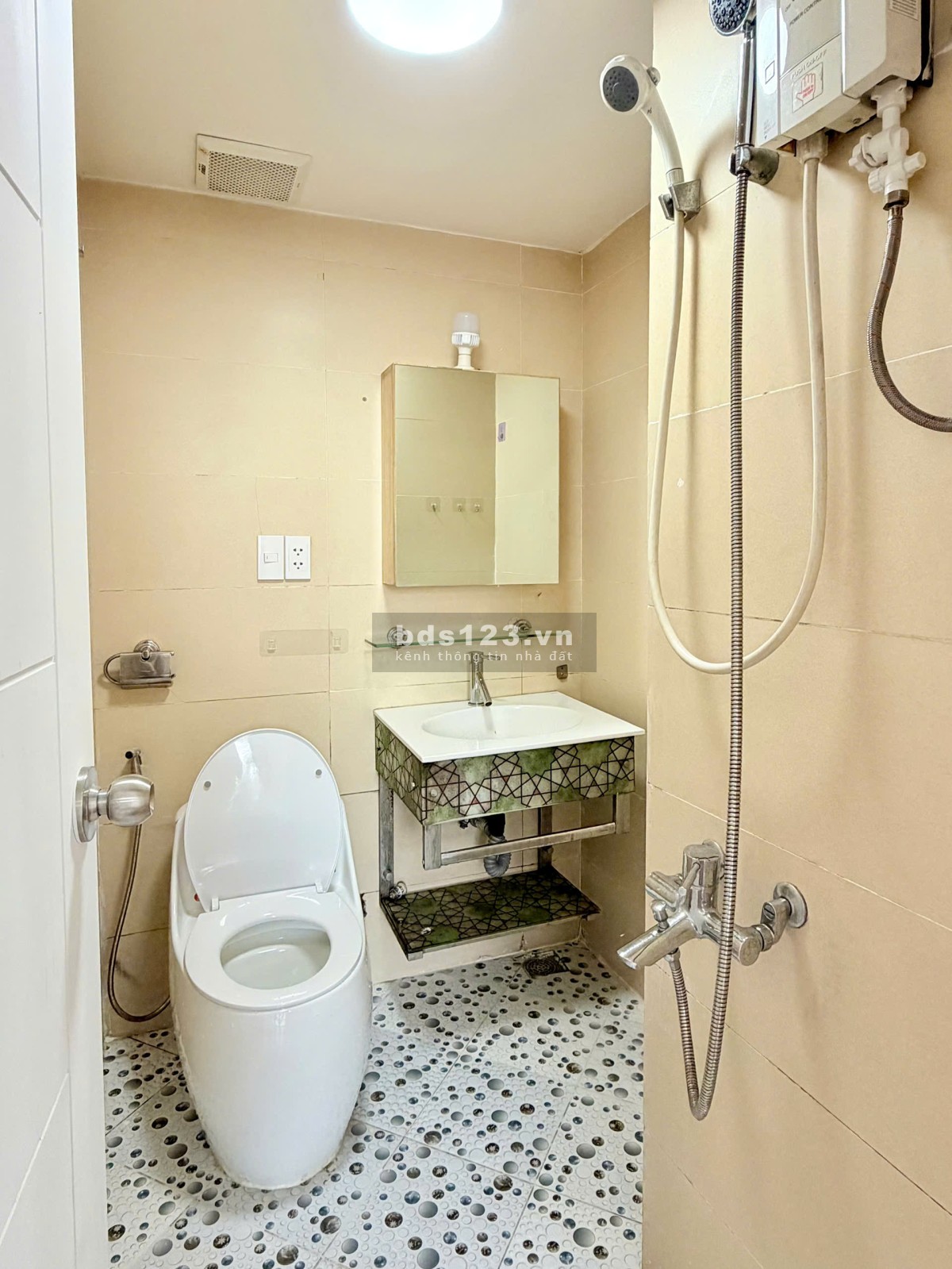 Chính chủ căn góc 83m2 Hoàng Kim Thế Gia, sổ hồng sẵn, nhà mới, nội thất