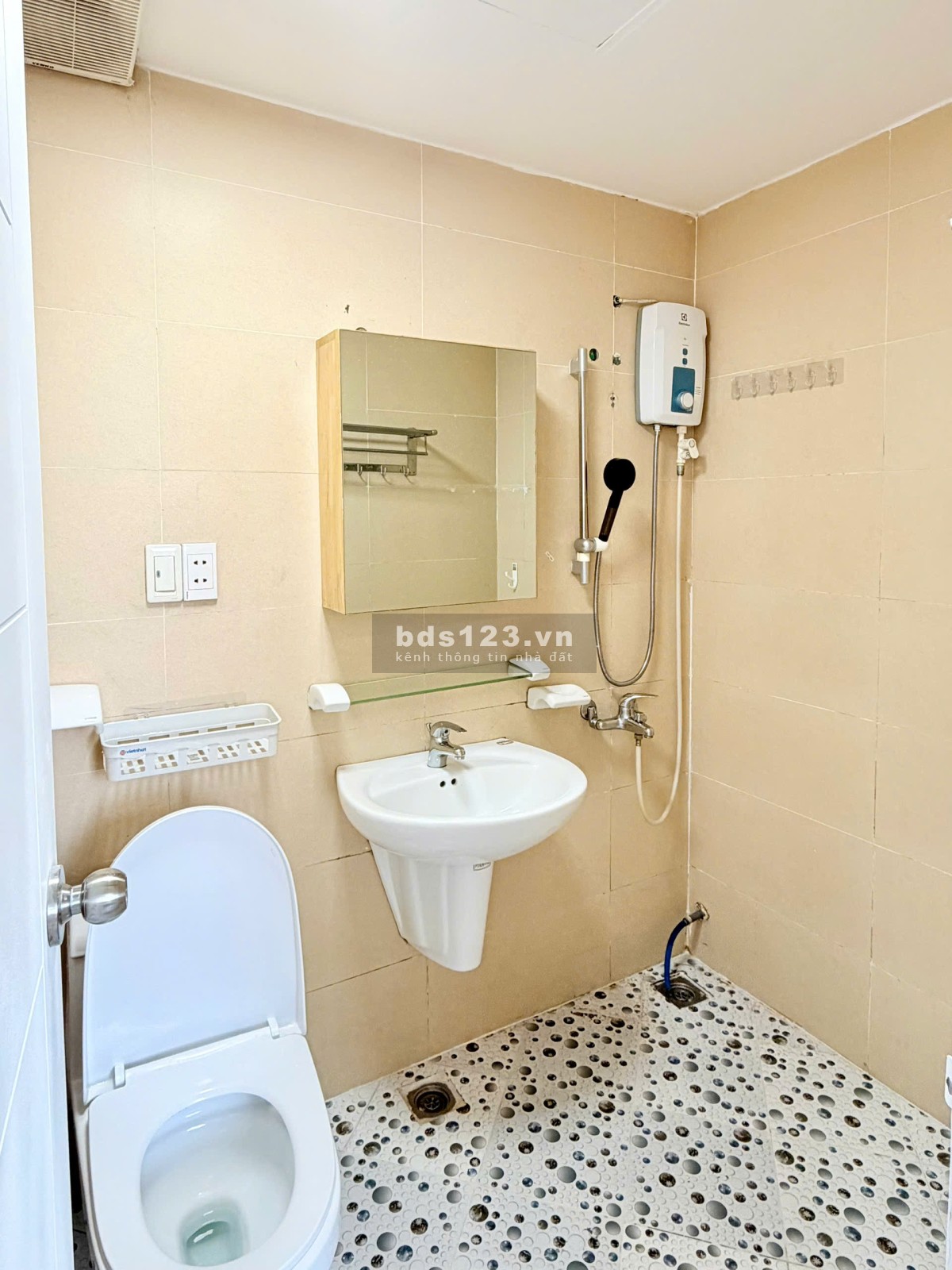 Chính chủ căn góc 83m2 Hoàng Kim Thế Gia, sổ hồng sẵn, nhà mới, nội thất