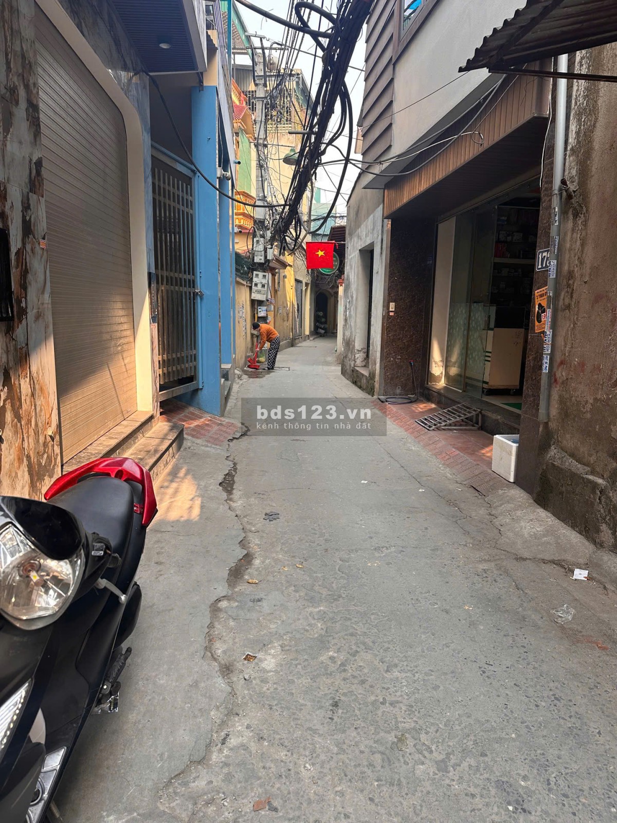 LÔ GÓC – THANG MÁY – NGÕ THÔNG