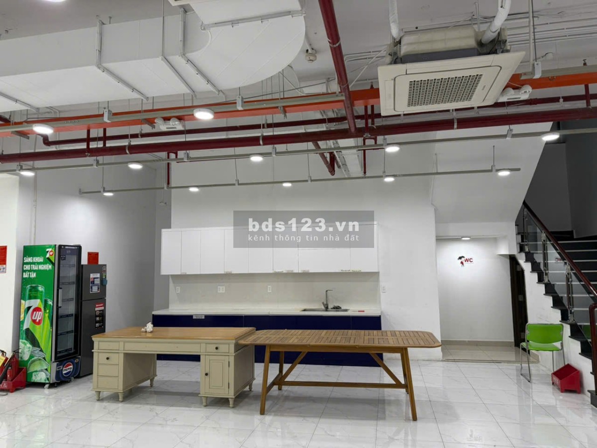 Cho thuê Shophouse 2 tầng 800m2 (Mặt tiền Chung cư Orchard Parkview)