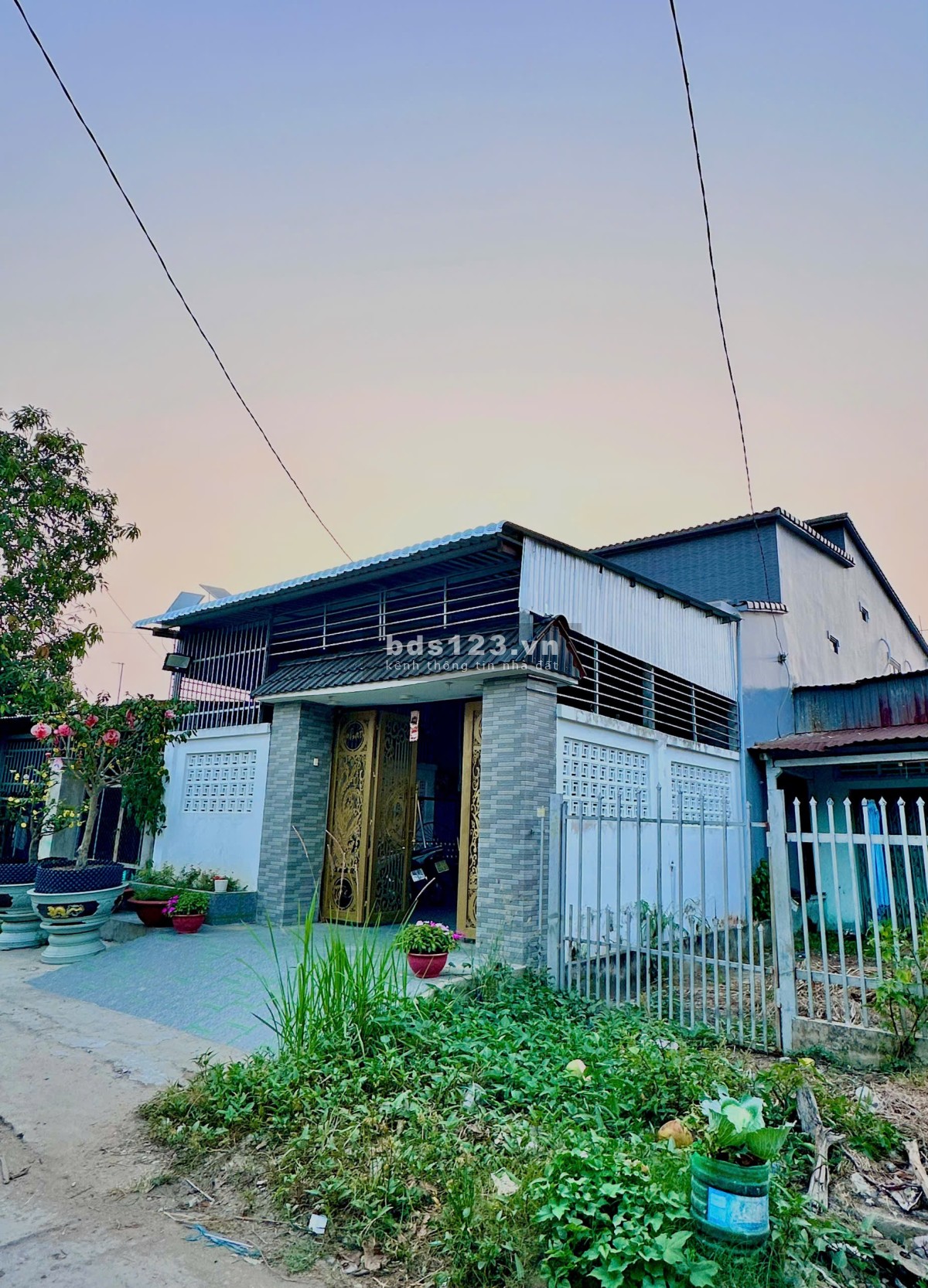 CẦN XOAY NGUỒN VỐN LÀM ĂN NÊN VỢ CHỒNG BÁN CĂN NHÀ MỚI…