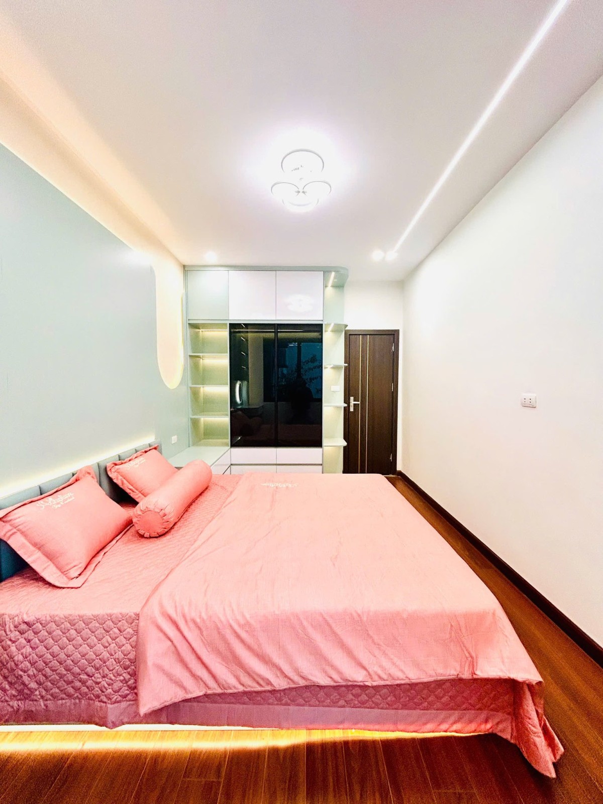 CẦN BÁN NHÀ PHỐ QUAN NHÂN 33M2 5 TẦNG MT 3.2 GIÁ 8.15 TỶ