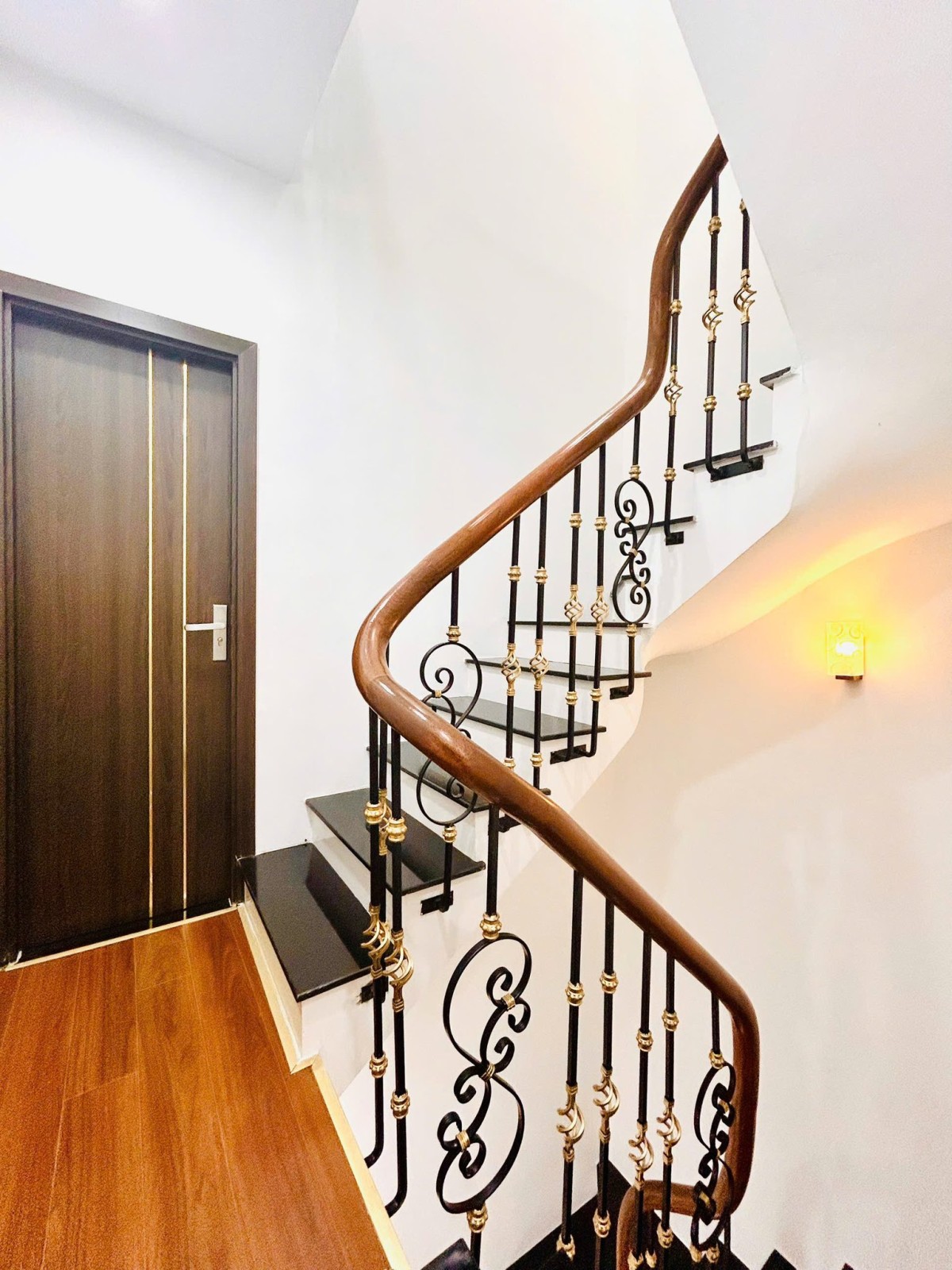 CẦN BÁN NHÀ PHỐ QUAN NHÂN 33M2 5 TẦNG MT 3.2 GIÁ 8.15 TỶ