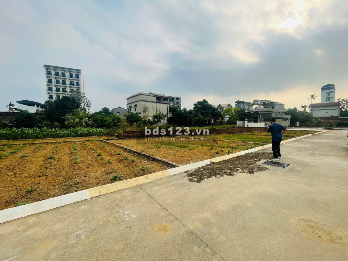 Loanh quanh 3 tỷ có ngay 100.2m đất thôn 2 Tân Xã, thủ phủ căn…