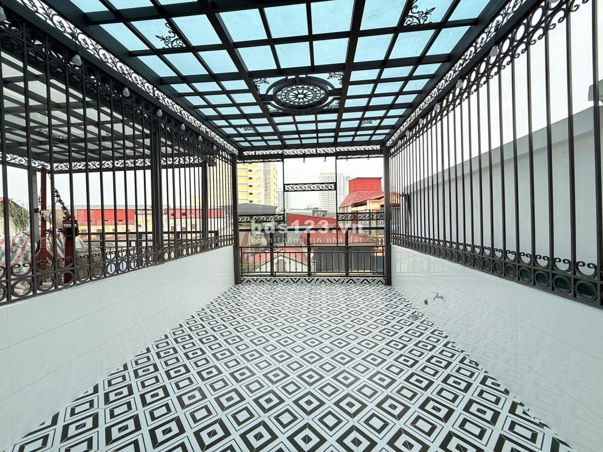 TÀI CHÍNH HƠN 10 TỶ / PHÂN LÔ Ô TÔ / KINH DOANH / NGÃ 4 SỞ / 45m