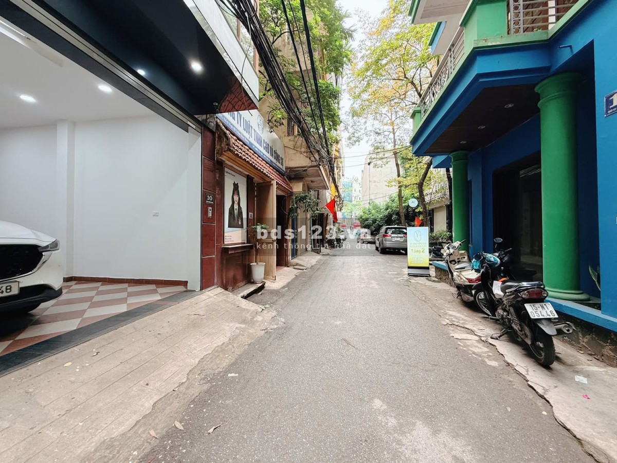 TÀI CHÍNH HƠN 10 TỶ / PHÂN LÔ Ô TÔ / KINH DOANH / NGÃ 4 SỞ / 45m