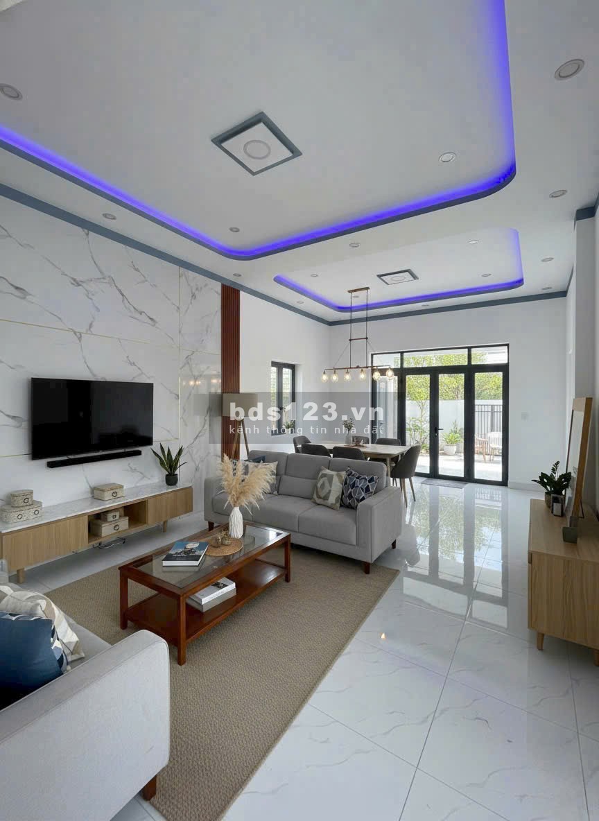 BÁN 2 CĂN NHÀ CẤP 4 NGAY TRUNG TÂM GẦN CHỢ THẠNH PHÚ