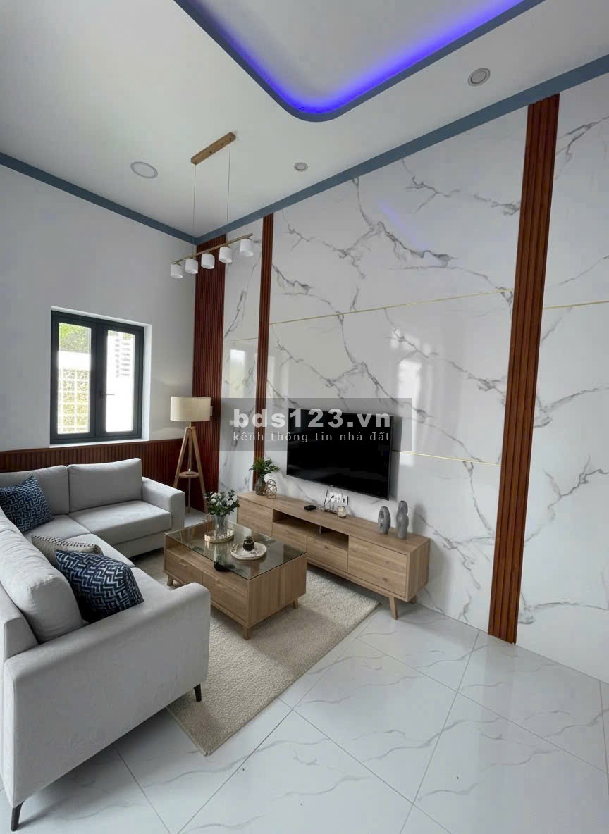 BÁN 2 CĂN NHÀ CẤP 4 NGAY TRUNG TÂM GẦN CHỢ THẠNH PHÚ