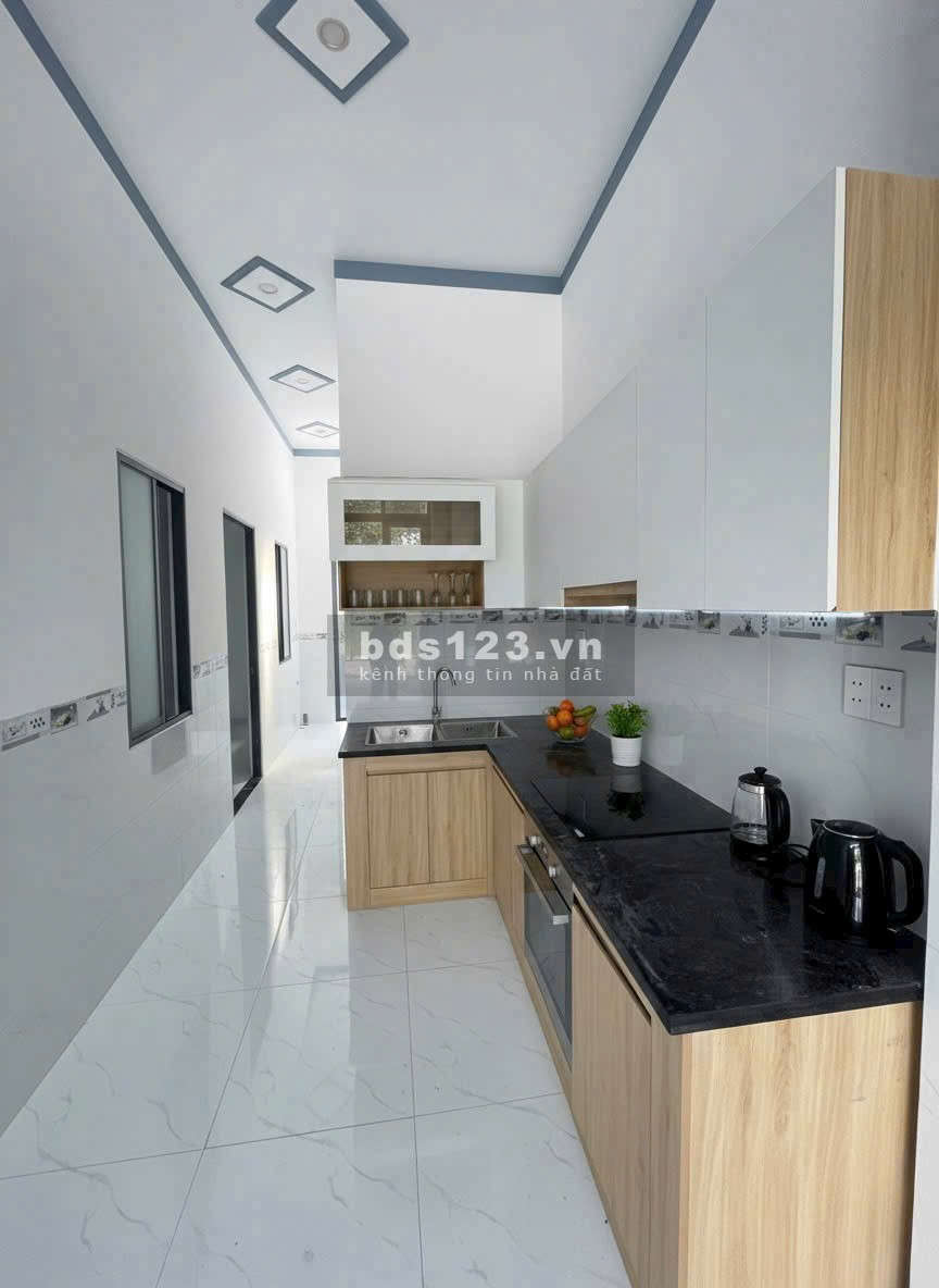 BÁN 2 CĂN NHÀ CẤP 4 NGAY TRUNG TÂM GẦN CHỢ THẠNH PHÚ