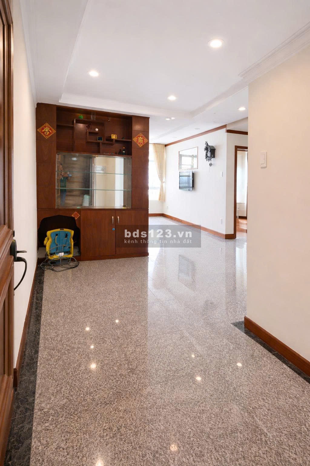 Cho thuê căn hộ 2 phòng ngủ 96m2 chỉ 8.5 triệu