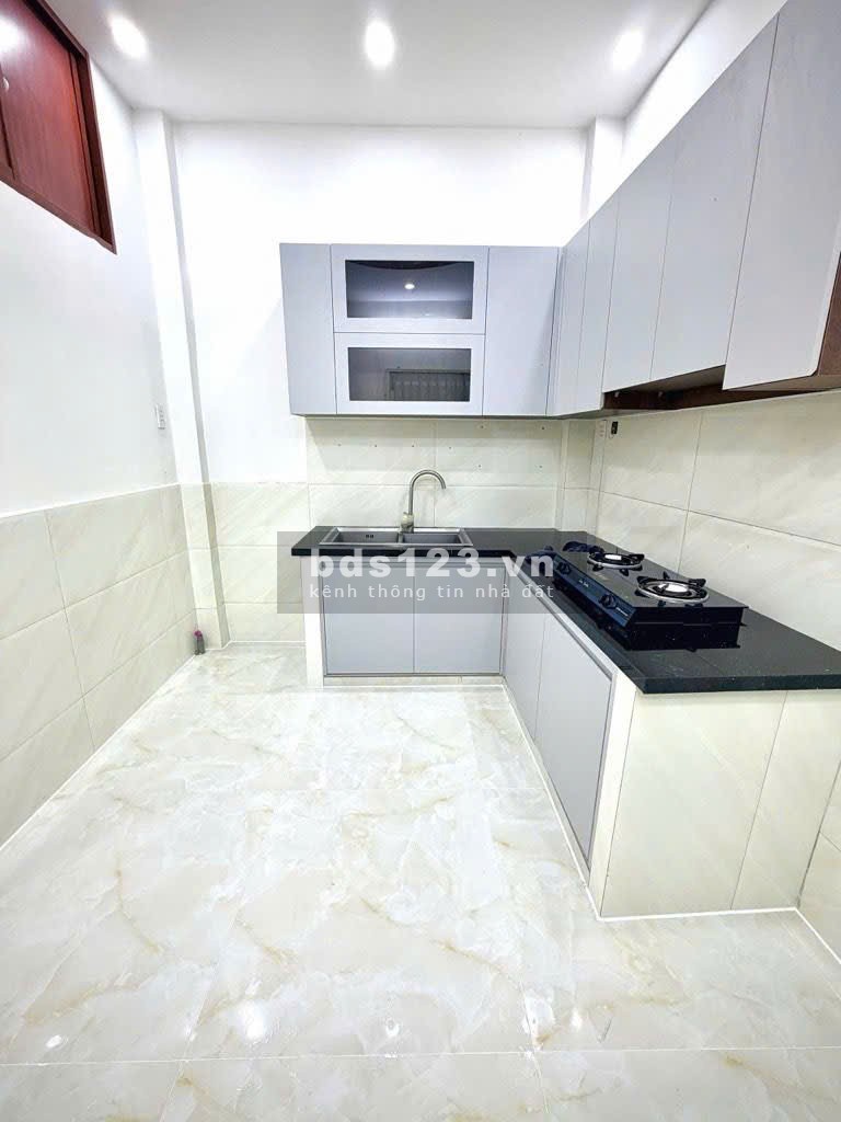 Bán nhà Văn Cao, Tân Phú – sát mặt tiền, 4x11m, 2 tầng, 2PN,…