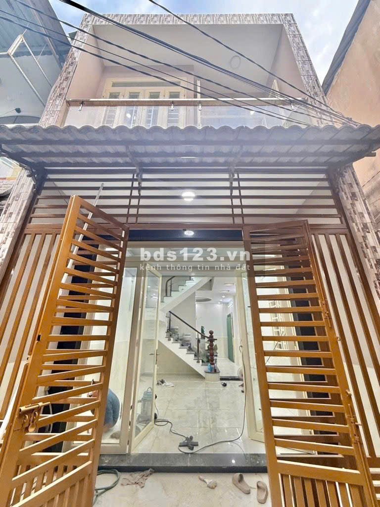 Bán nhà Văn Cao, Tân Phú – sát mặt tiền, 4x11m, 2 tầng, 2PN,…