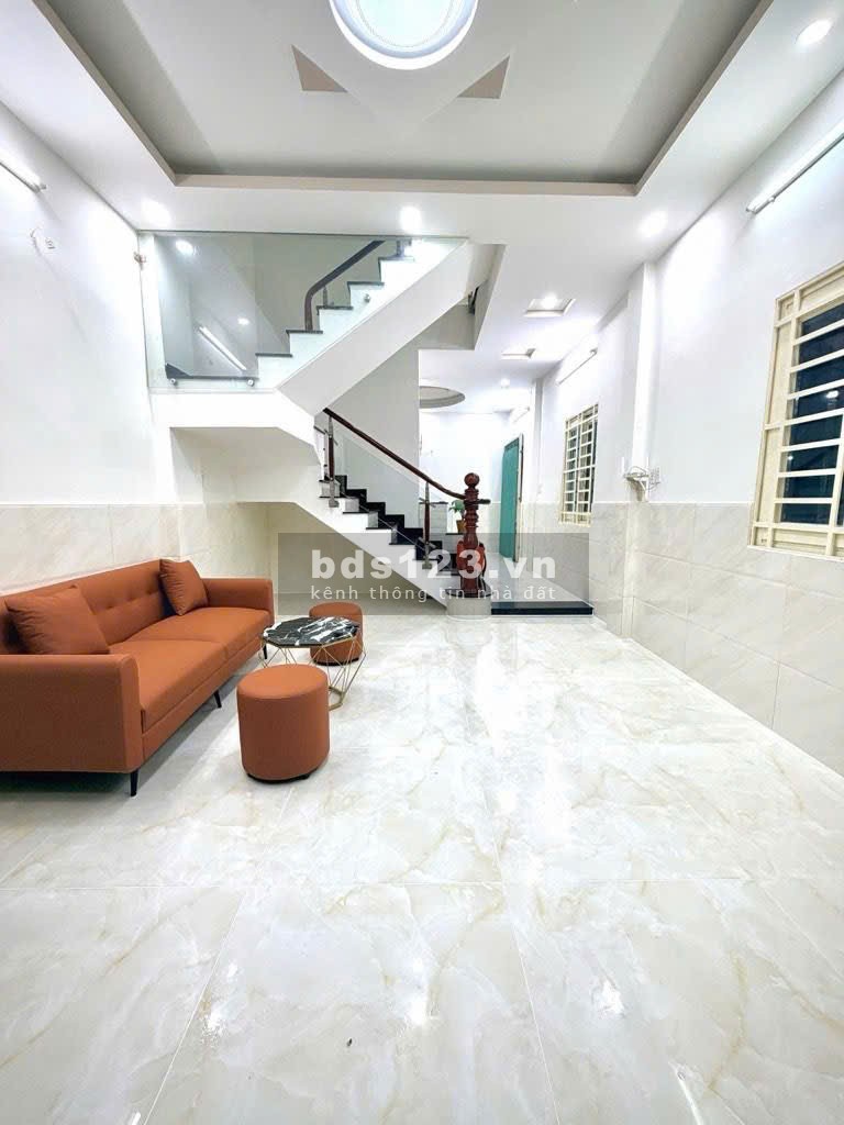 Bán nhà Văn Cao, Tân Phú – sát mặt tiền, 4x11m, 2 tầng, 2PN,…