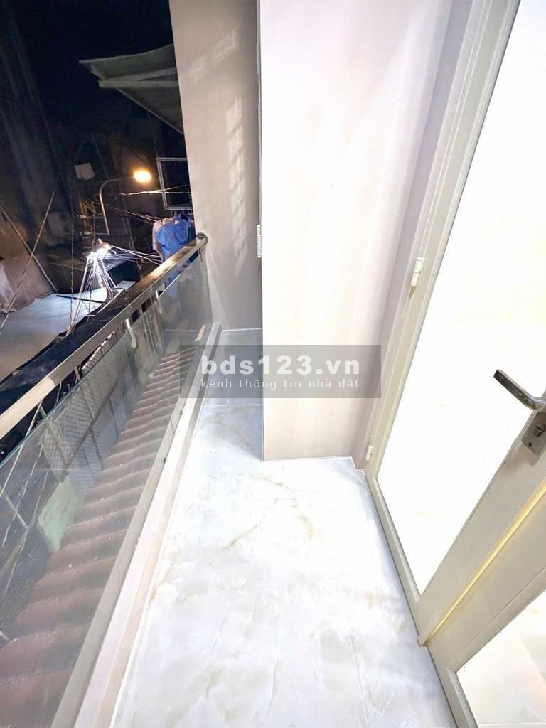 Bán nhà Văn Cao, Tân Phú – sát mặt tiền, 4x11m, 2 tầng, 2PN,…