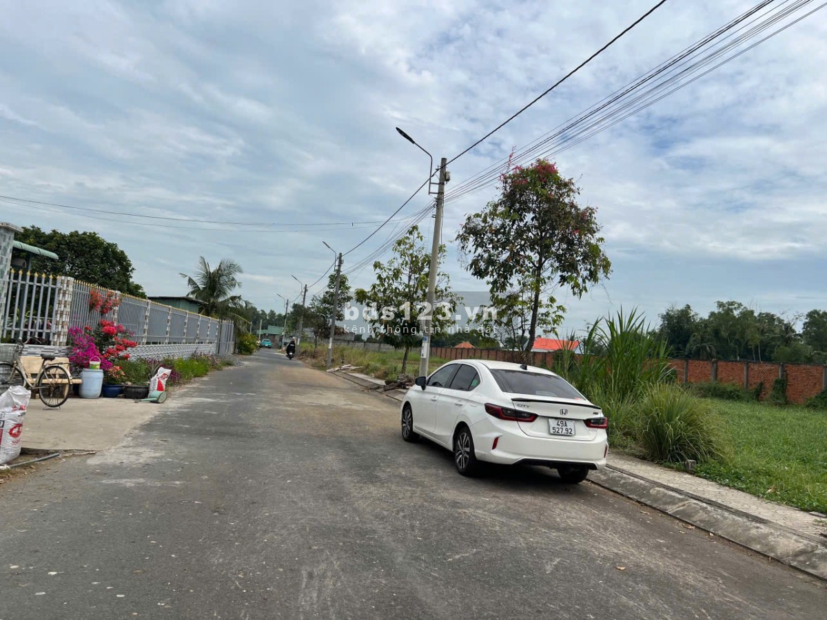 Chủ gấp bán 125m2 đất thổ cư xã Long Sơn, MT ô tô bao quay…