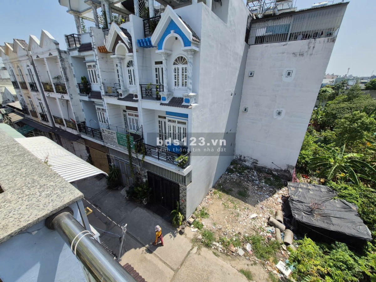 Bán nhà 1 trệt 1 lầu 1 sân thượng Hẻm đường LK 4-5 ,P.Bình…