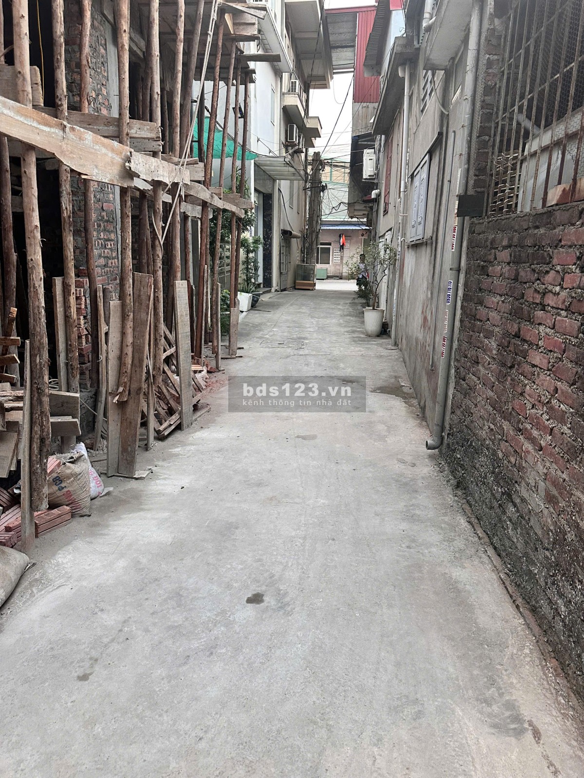 Bán nhà đất bìa đỏ chính chủ trong ngõ