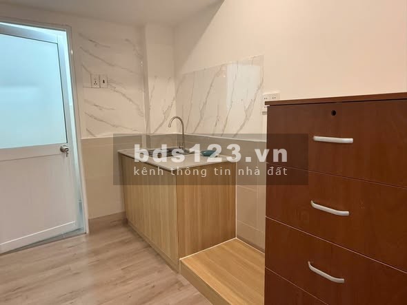 Phòng vừa hoàn thiện, nội thất đủ tại Hoa Hồng, Phú…