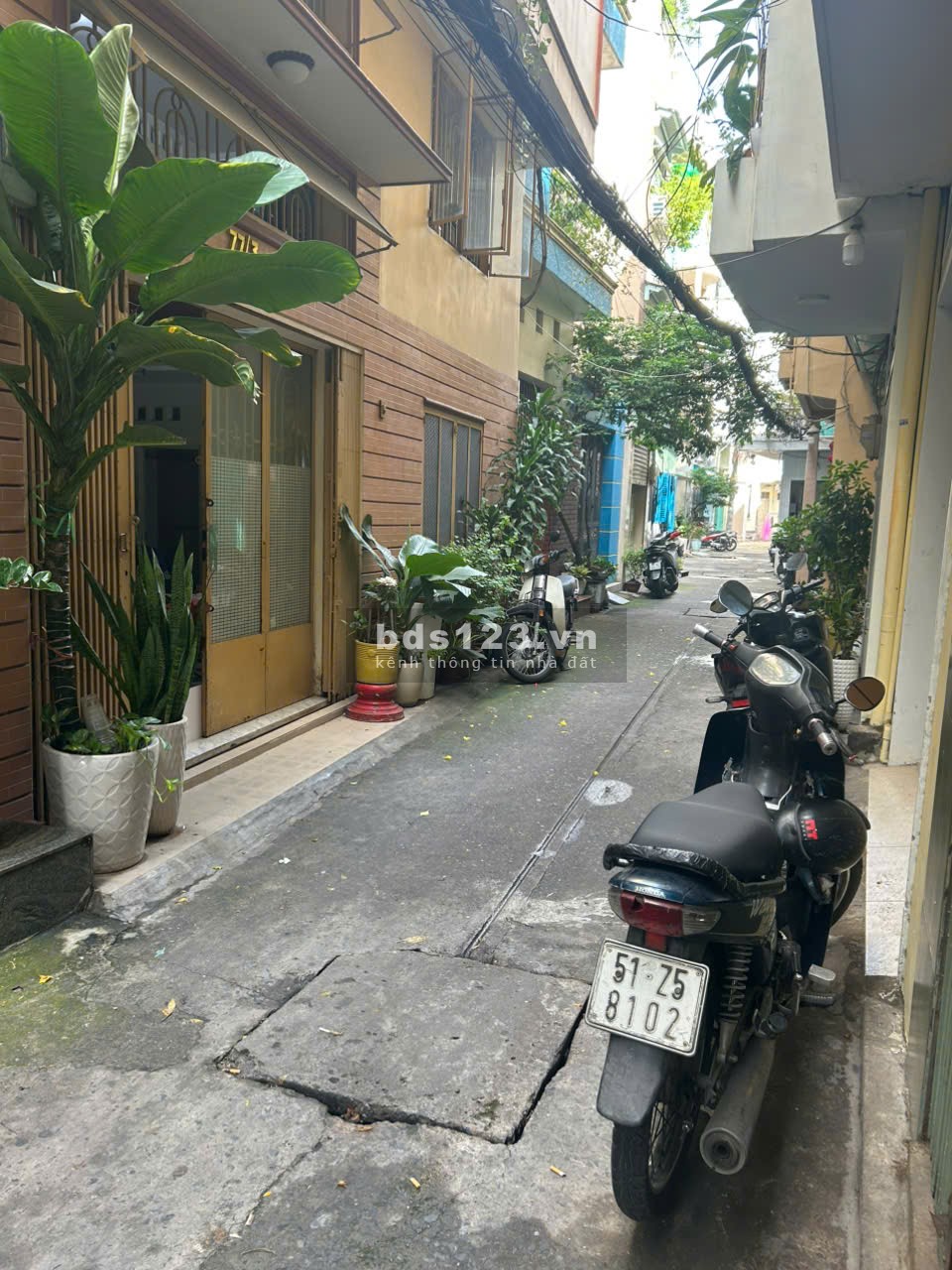 Cho thuê MB và 1 phòng trên lầu tại hẻm 77 Ngô Gia Tự P2 Q10