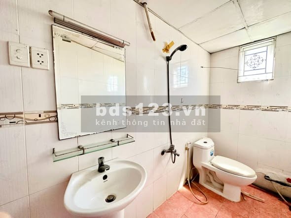 Cho thuê phòng trọ 2.3 triệu tại 1103 QL1A, Thới An, Q12