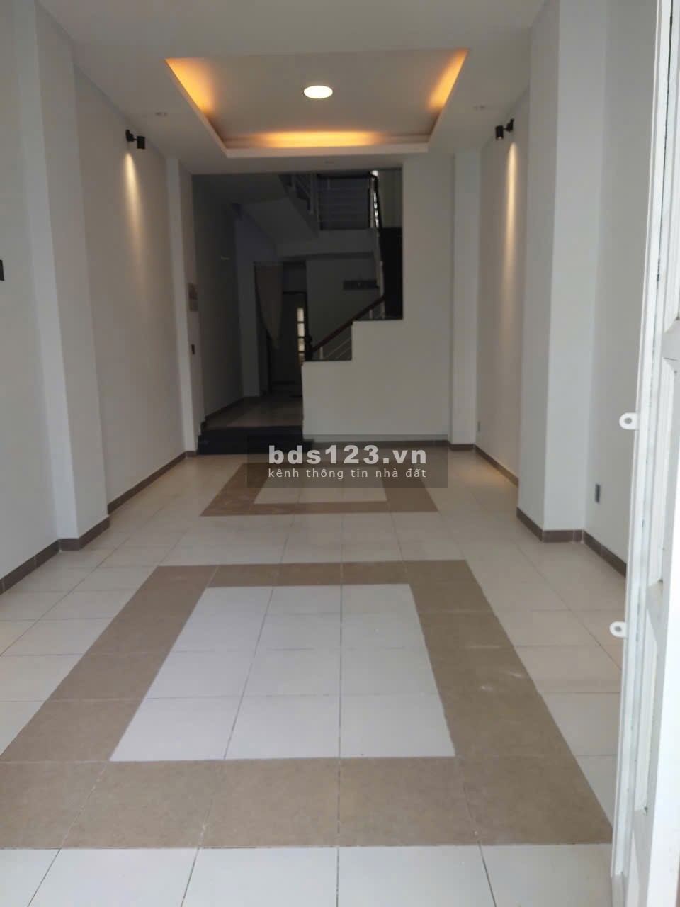 Nhà cho thuê nguyên căn.Diện tích 4x23