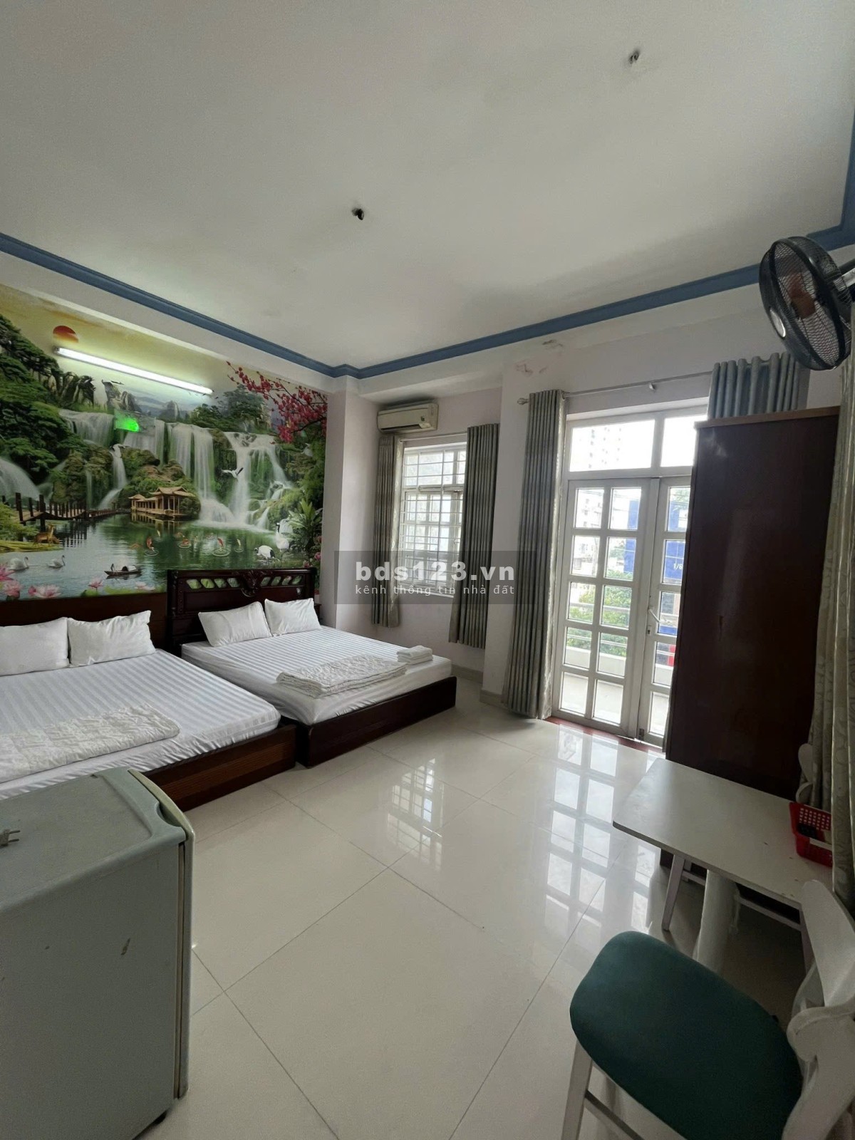 Sang khách sạn Mặt Tiền đường Huỳnh Tấn Phát, Quận 7