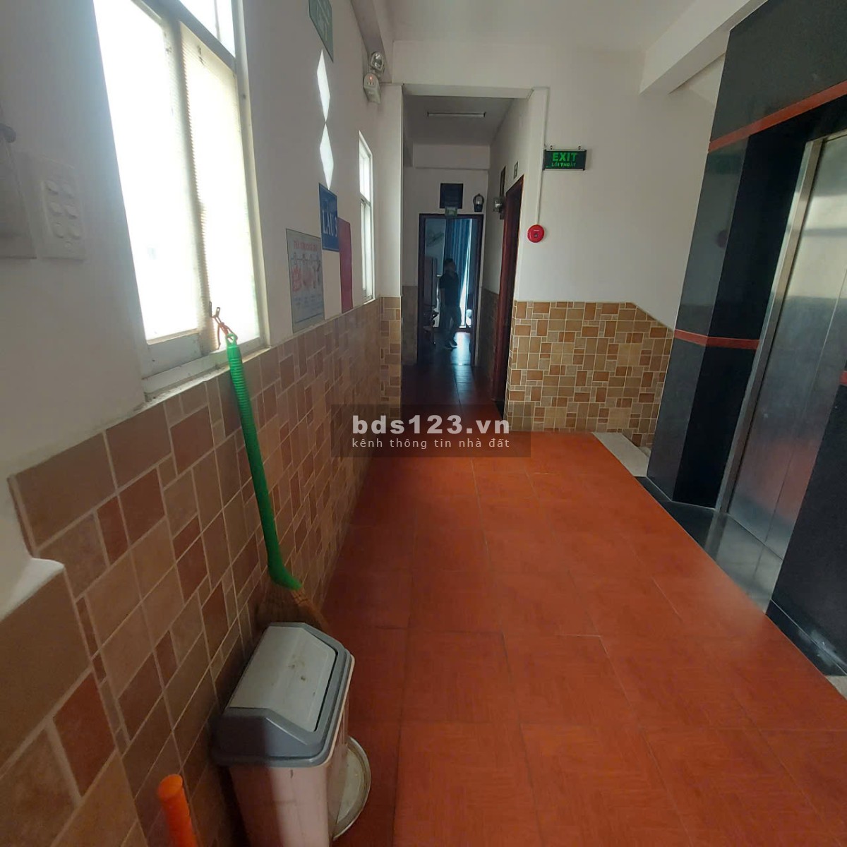 Sang khách sạn 18 phòng/có thang máy (giá 50 triệu) Quận Tân Phú.