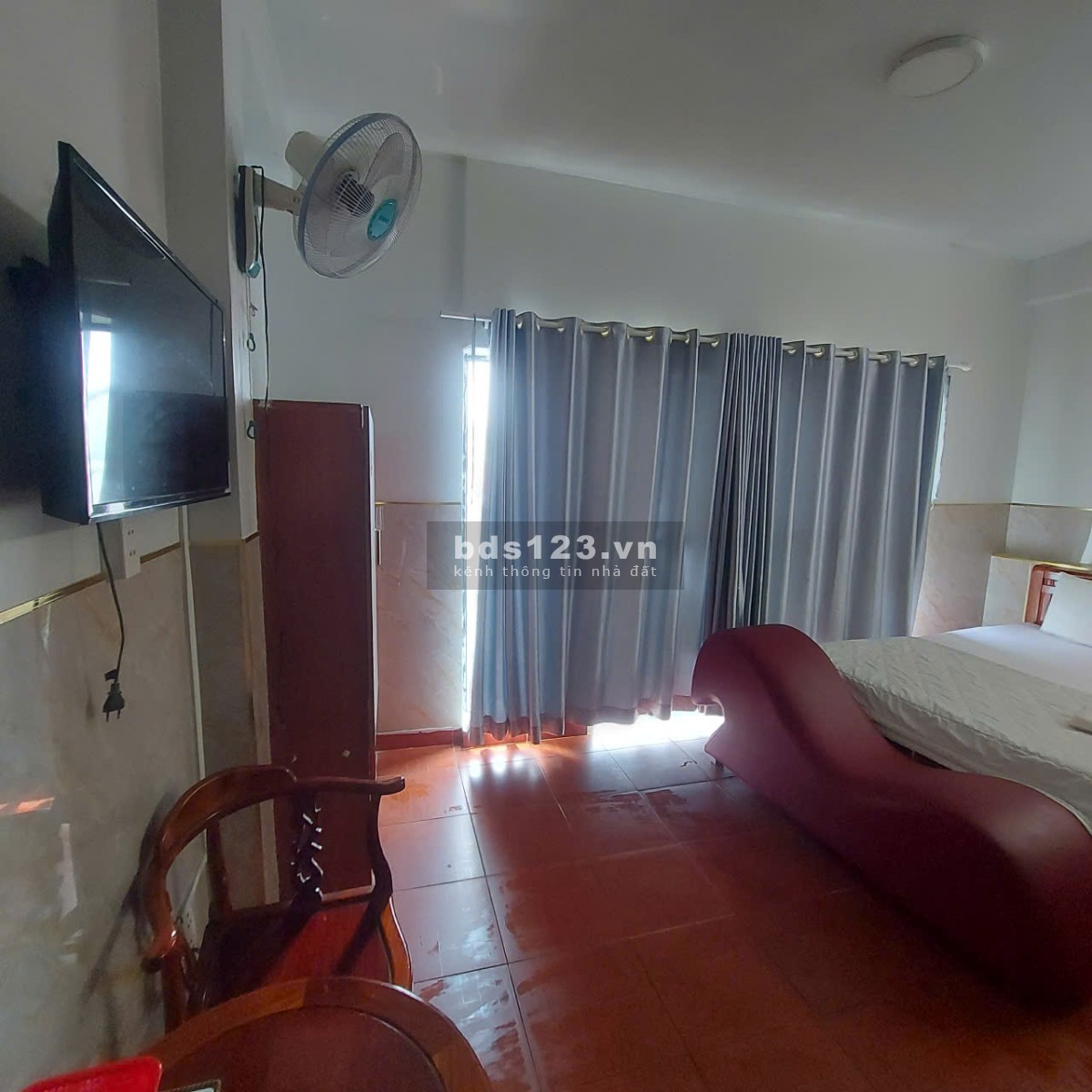 Sang khách sạn 18 phòng/có thang máy (giá 50 triệu) Quận Tân Phú.