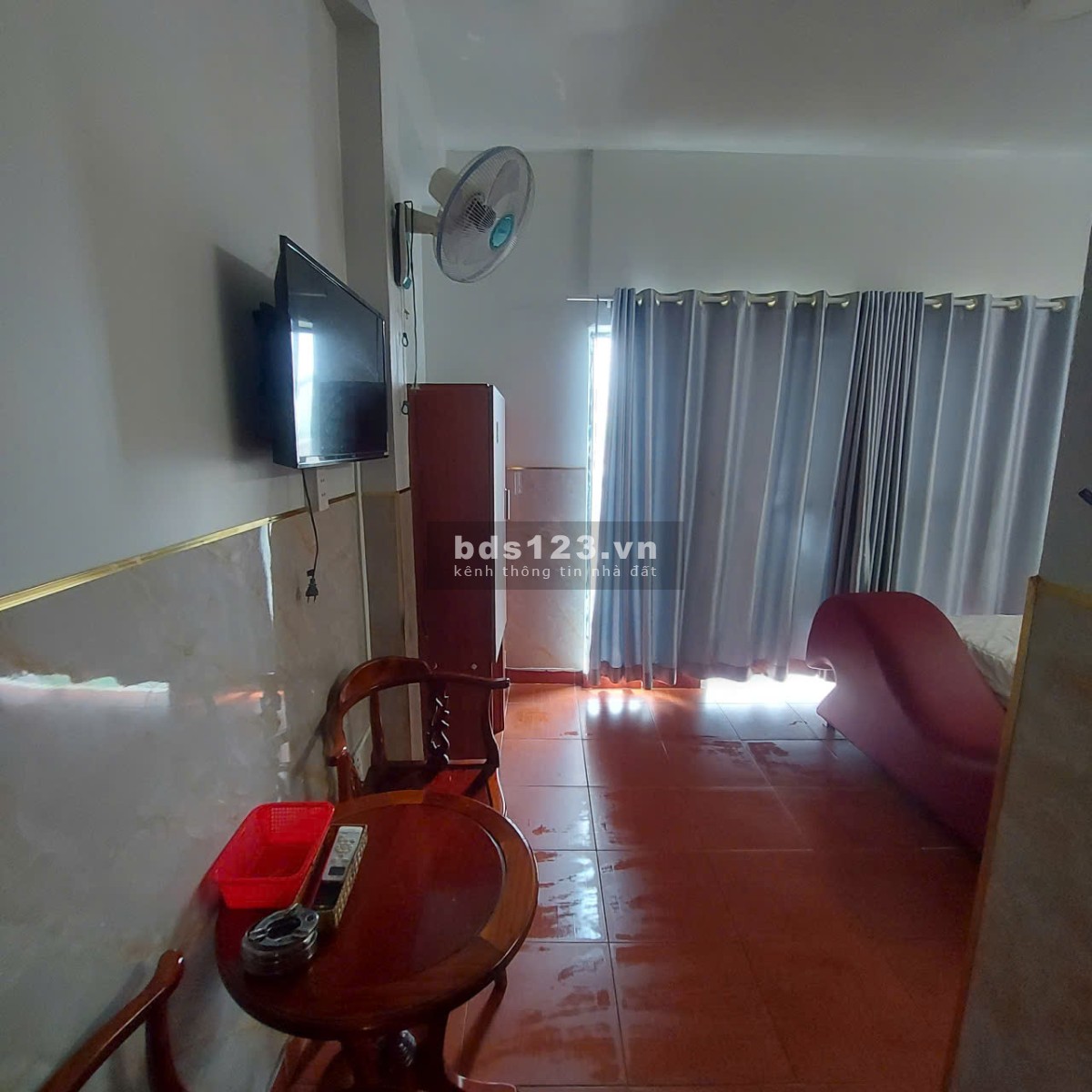 Sang khách sạn 18 phòng/có thang máy (giá 50 triệu) Quận Tân Phú.