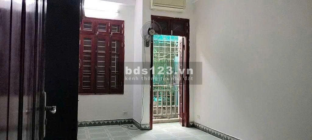 Cho thuê nhà riêng 35m2 Lương Định Của, ở ngay, chính chủ