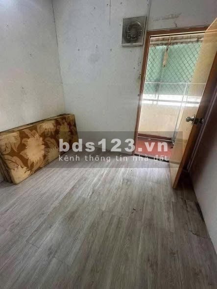 Cho thuê phòng ban công giá 1.4 triệu tại 709 Nguyễn Kiệm