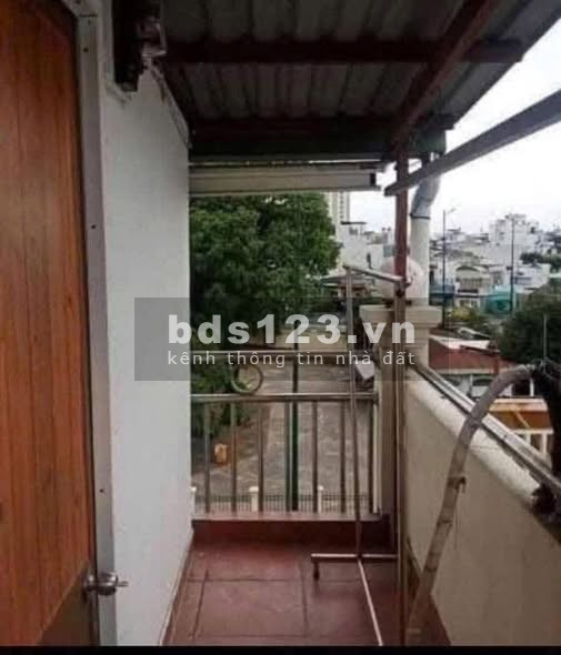 Cho thuê phòng ban công giá 1.4 triệu tại 709 Nguyễn Kiệm