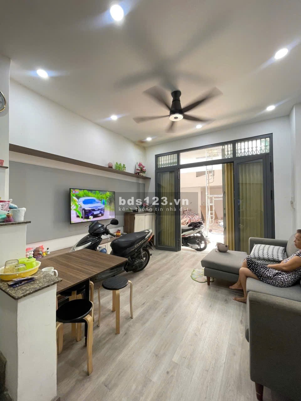 Nhà 4 tầng Vườn Lài, chỗ đậu ô tô, gần UB Tân Phú, 4.9 tỷ