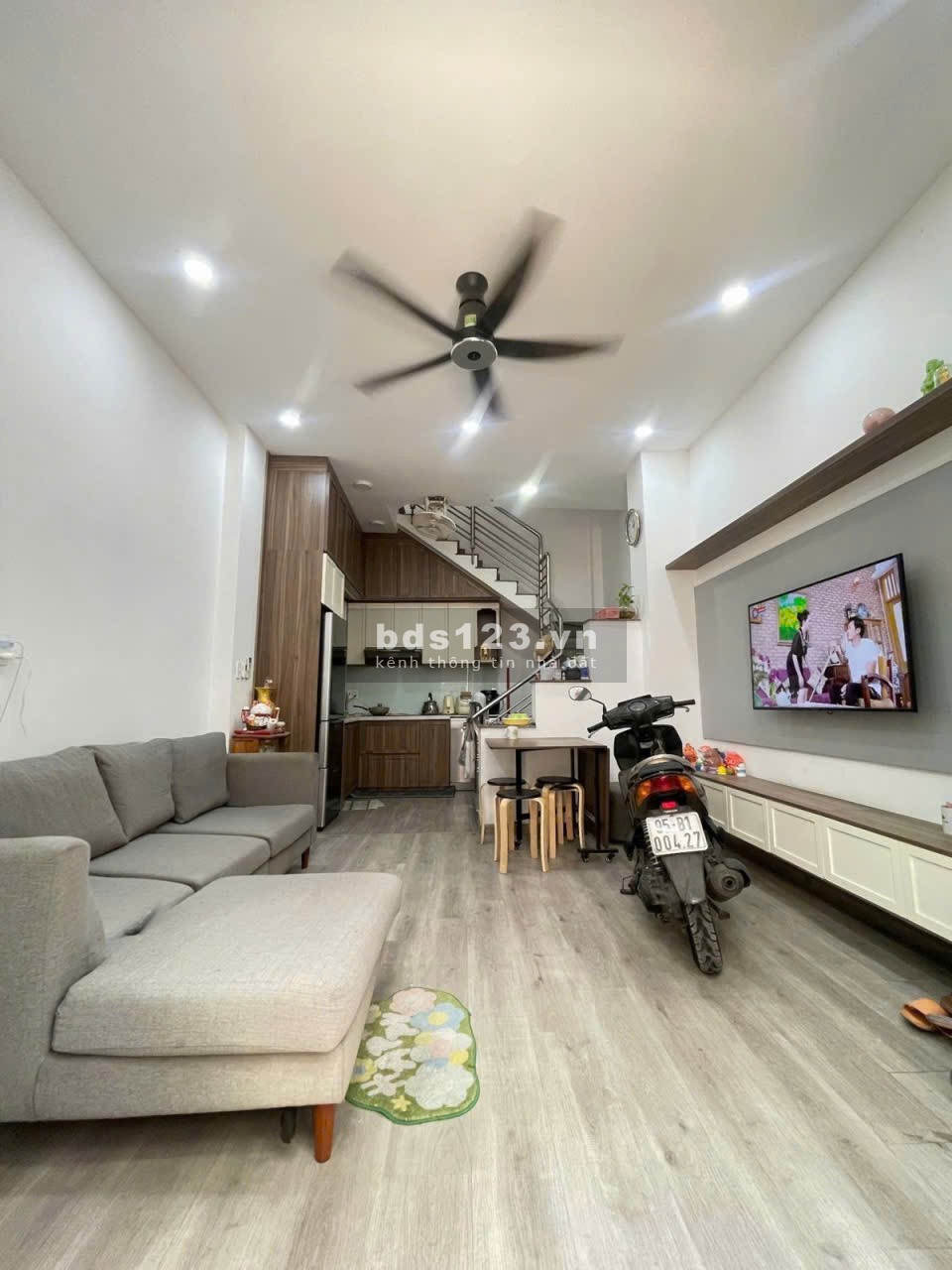 Nhà 4 tầng Vườn Lài, chỗ đậu ô tô, gần UB Tân Phú, 4.9 tỷ