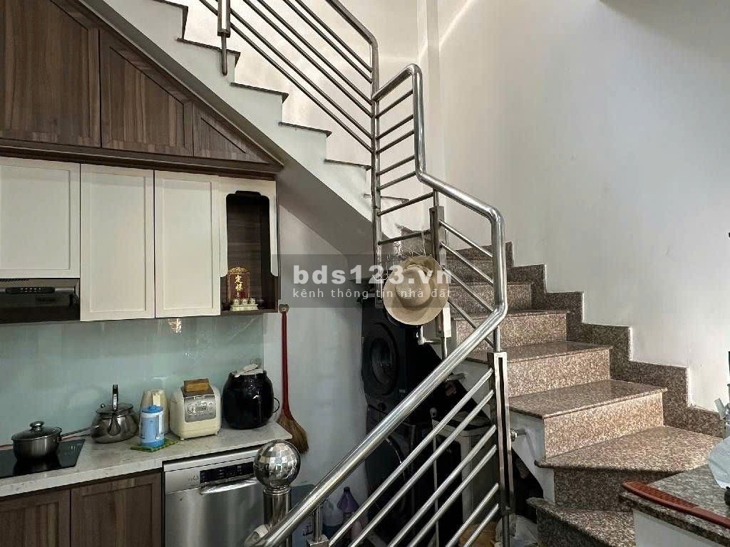 Nhà 4 tầng Vườn Lài, chỗ đậu ô tô, gần UB Tân Phú, 4.9 tỷ