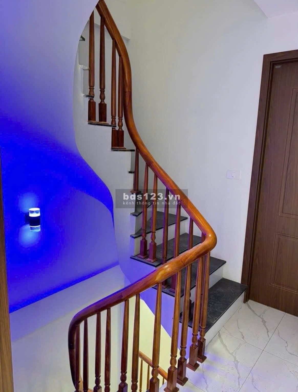 NHÀ ĐẸP LIÊN MẠC - Ô TÔ ĐỖ CỬA - SỔ NỞ HẬU - ĐÓN SÓNG…