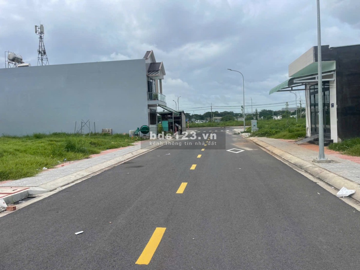 Hạ giá bán 125m2 ngay trục đường kinh doanh buôn bán TDC Lộc…