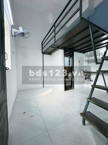 Phòng trọ gác cao, cửa sổ trời 95 Phan Văn Hùm, Q12 - 2.7 triệu